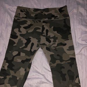 Wild Fable camo leggings